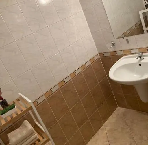 Flat 147 * Golden Sands